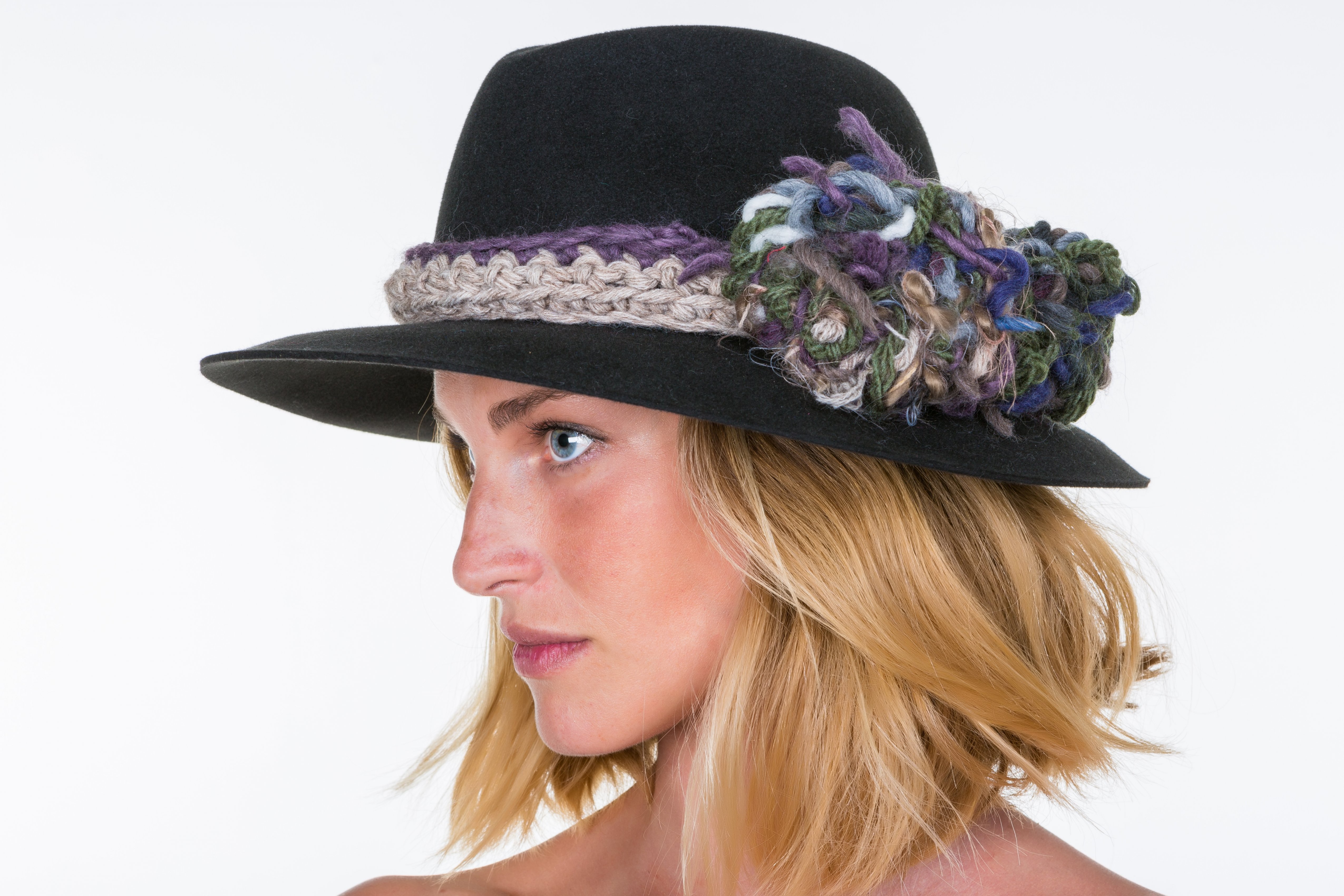 KNITTED FLOWER