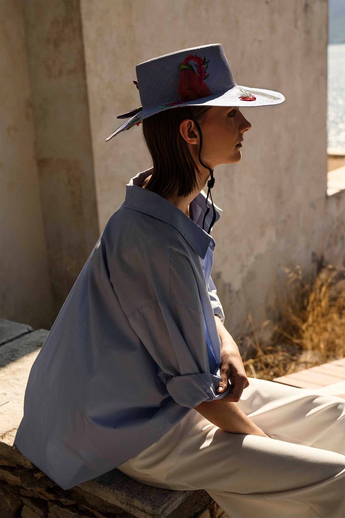 LEATHER TULIPS HAT MODEL