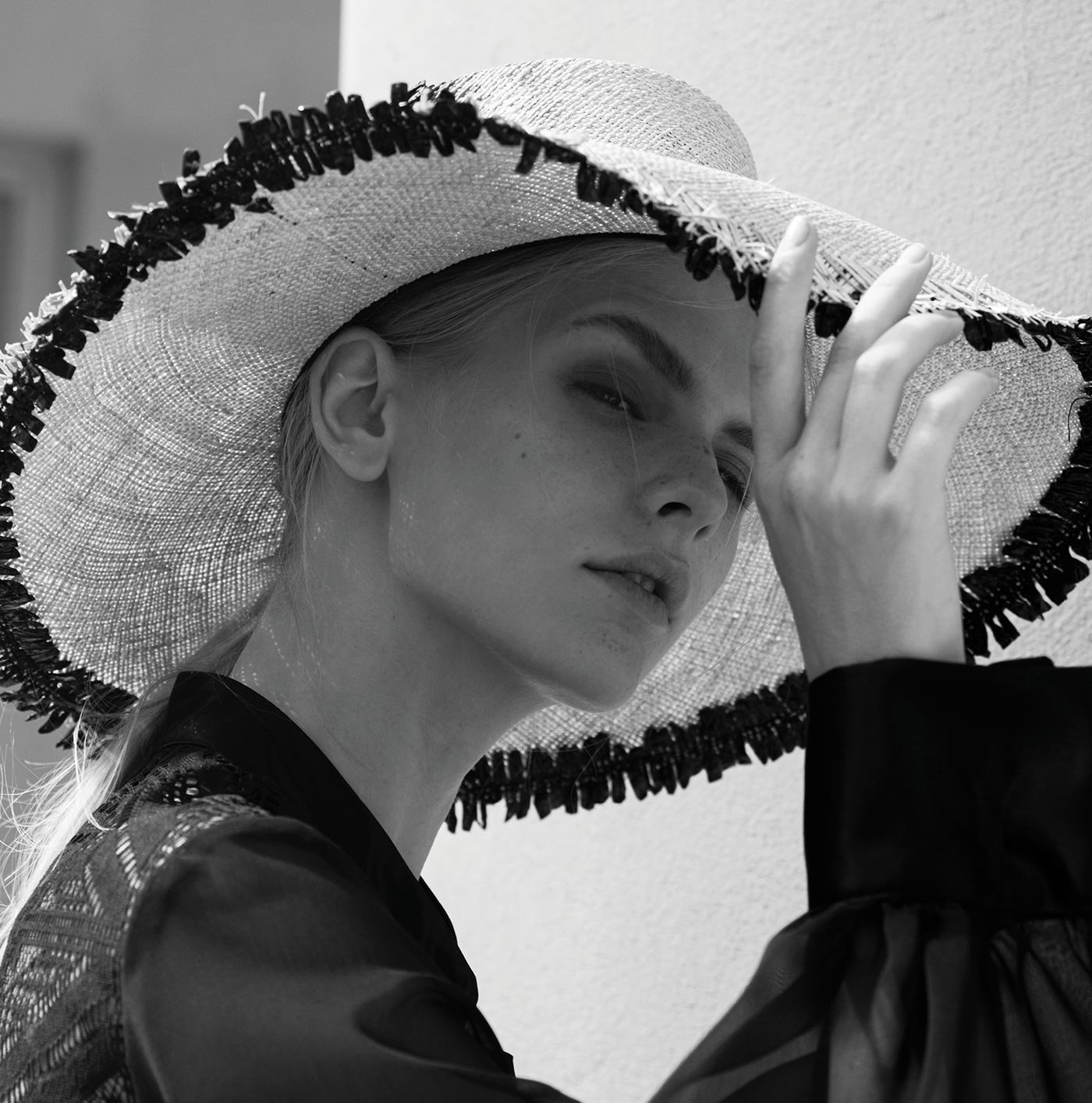 BLACK & WHITE ΗΑΤ MODEL