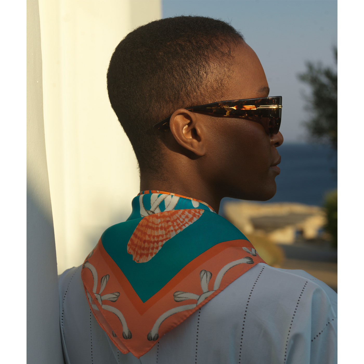 SEASHELL-TWILL-SILK-SCARF-MODEL-BACK.jpg