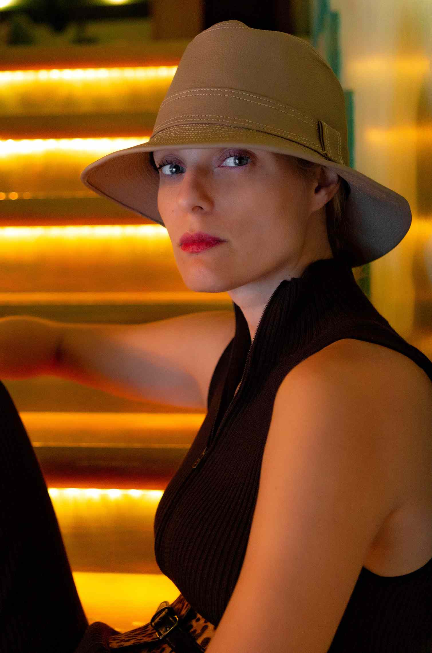 BUCKET TAUPE LEATHER HAT
