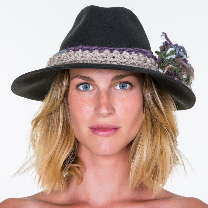 KNITTED FLOWER HAT