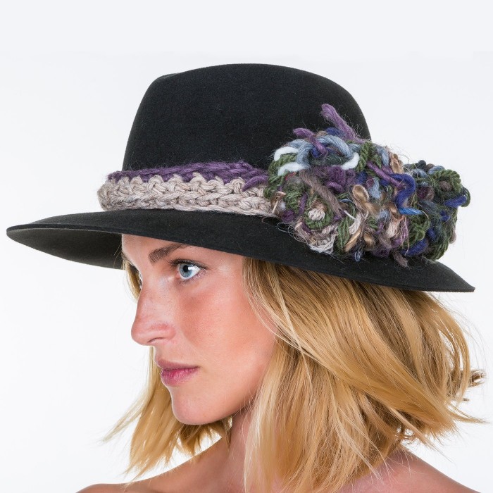 KNITTED FLOWER HAT