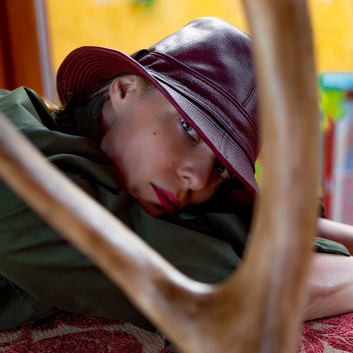 BUCKET BURGUNDY LEATHER HAT