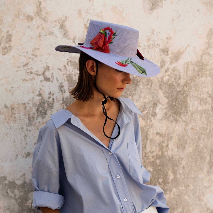 LEATHER TULIPS HAT